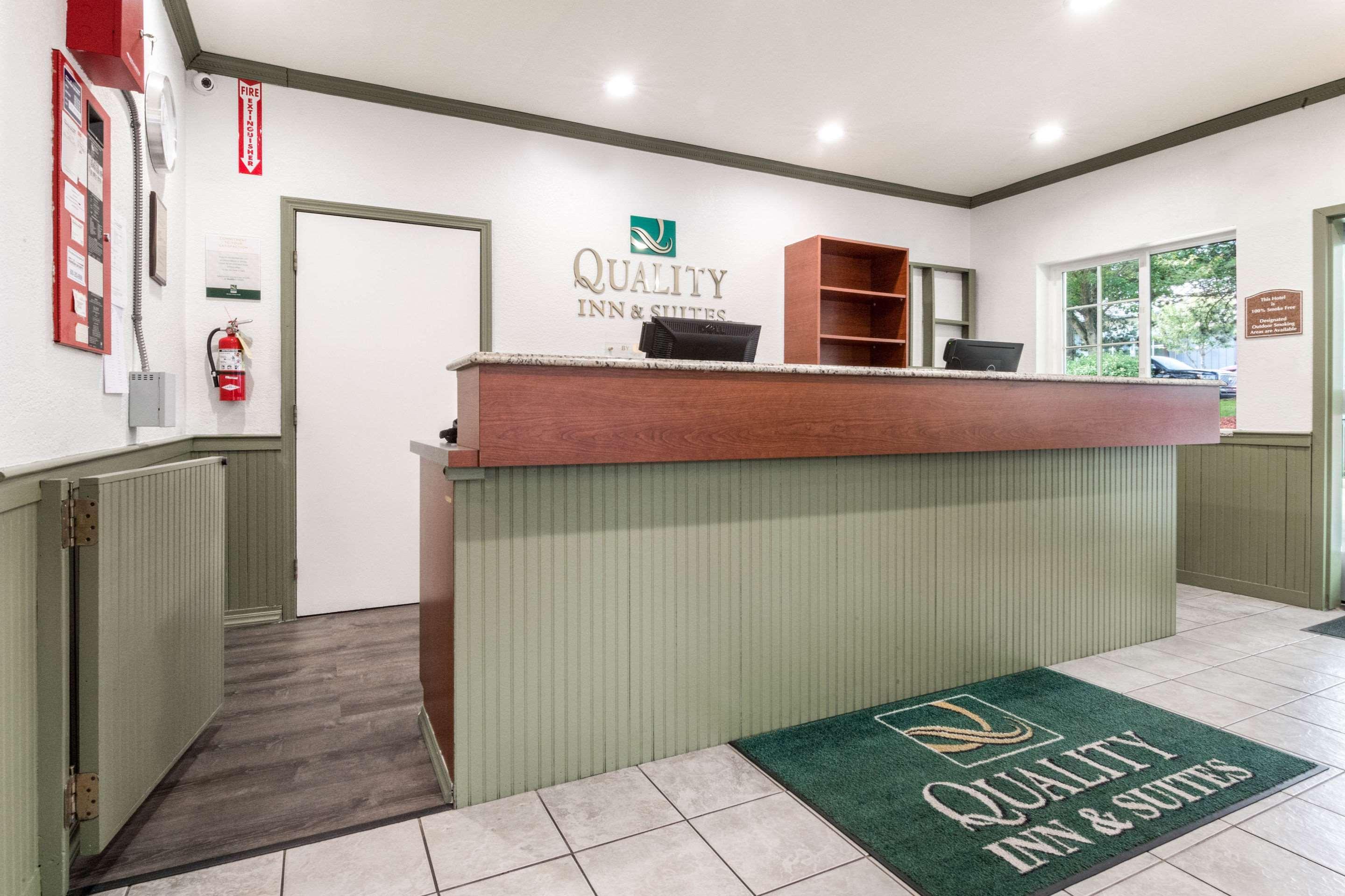 Quality Inn & Suites Bainbridge Island Buitenkant foto