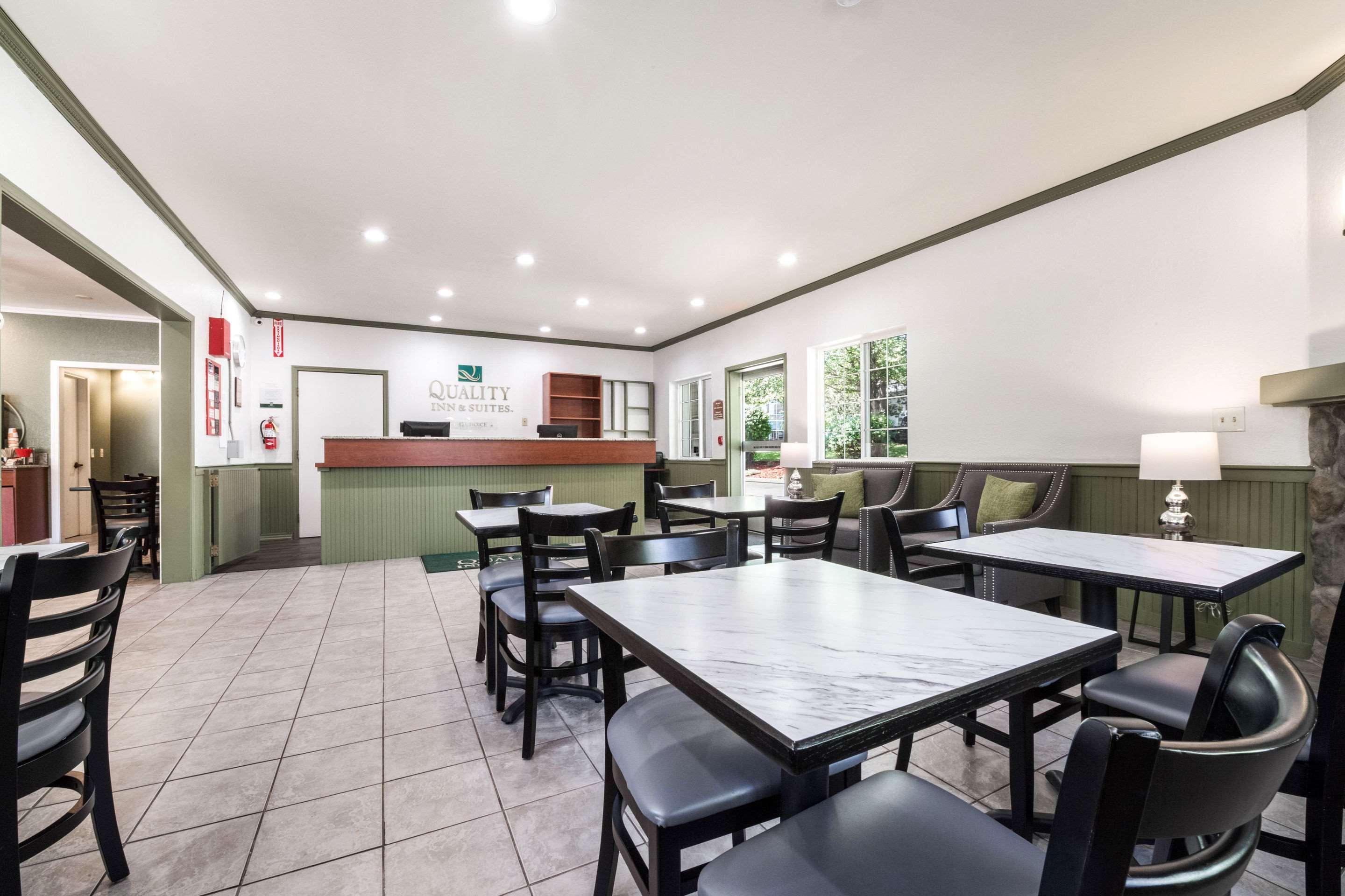Quality Inn & Suites Bainbridge Island Buitenkant foto